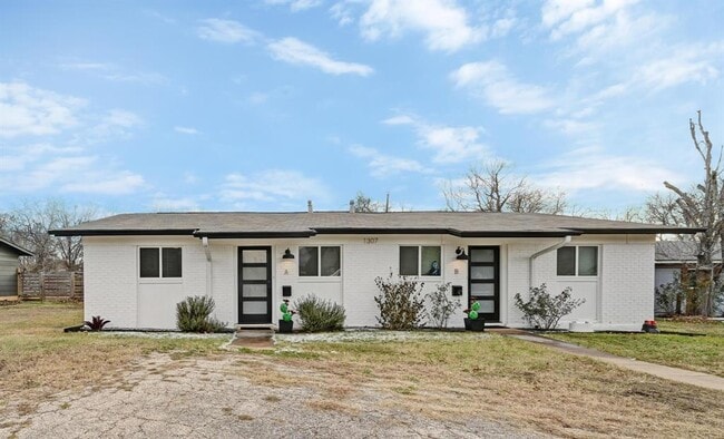 Photo - 1307 Falcon Cove