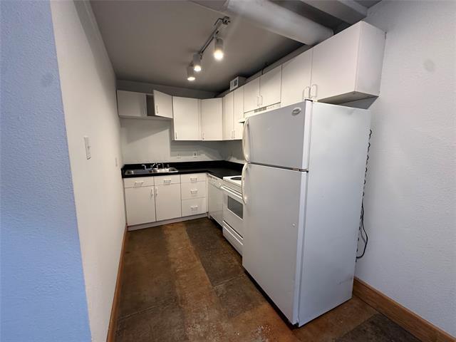 Photo - 2937 Clover St