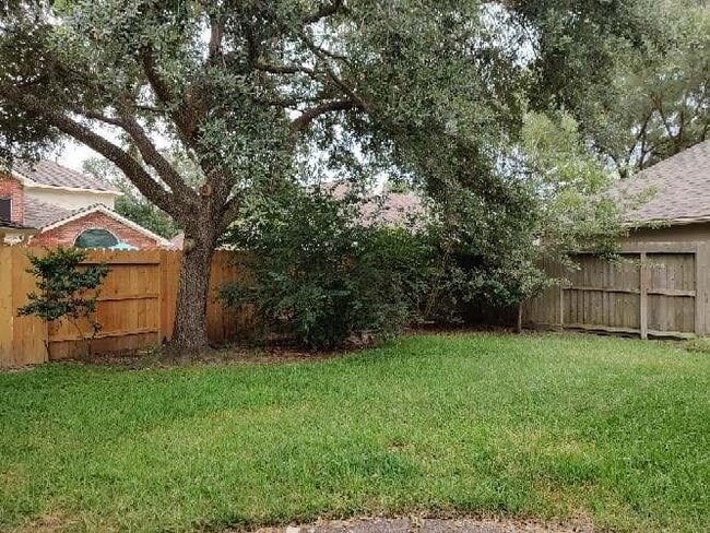 Photo - 215 Heathbrook Ln