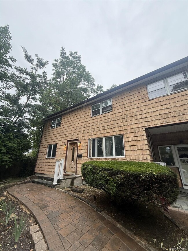 Building Photo - 99 Searingtown Rd Unit 2nd Fl Rental