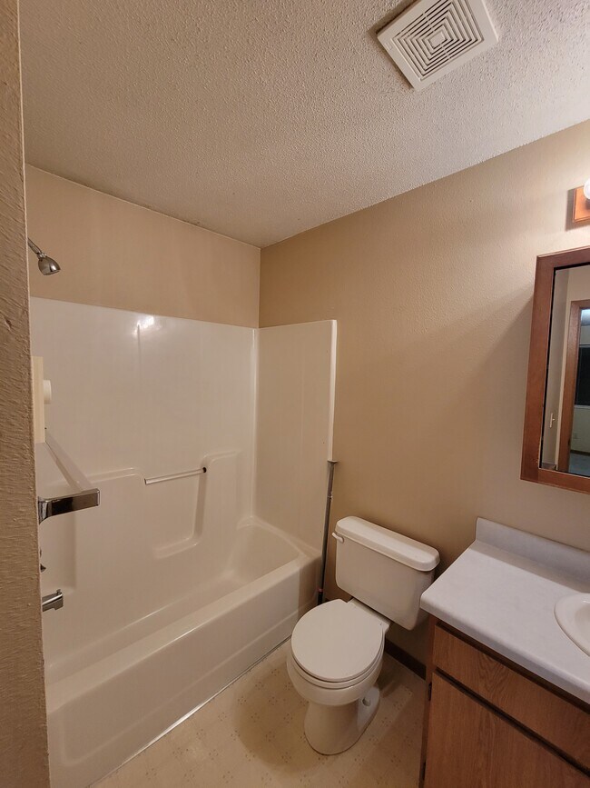 Photo - 8th & 8th Apartments Unidad 202