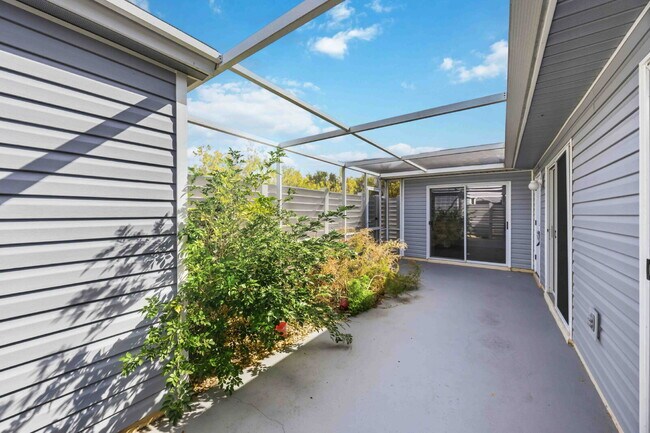"Stylish Punta Gorda villa : 2-Bed, 2-Bath completely remodeled and is ready for you!!