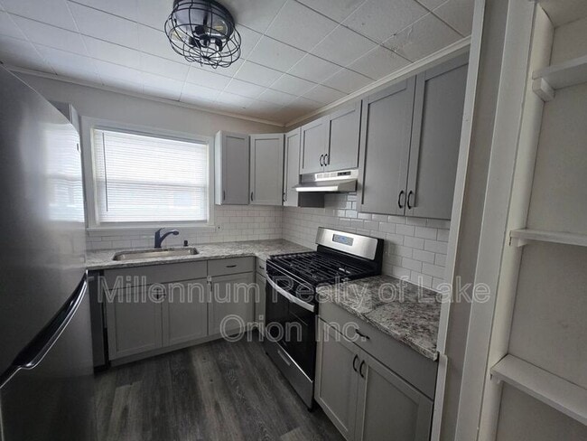 Building Photo - 99 W Beverly Ave Rental
