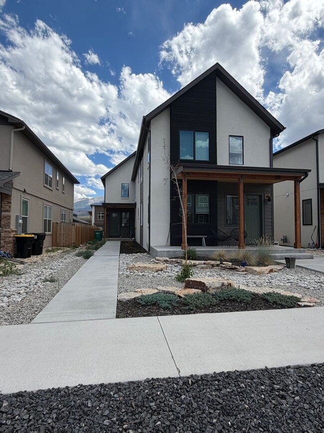 Building Photo - 130 River Ridge Ln Unit B