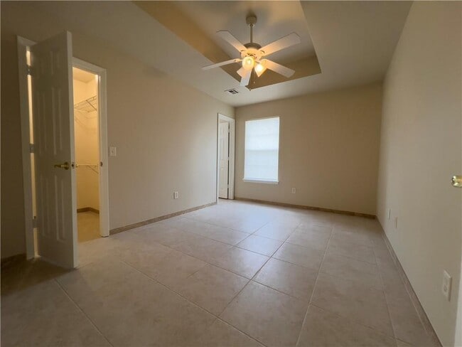 Photo - 861 Sunflower St