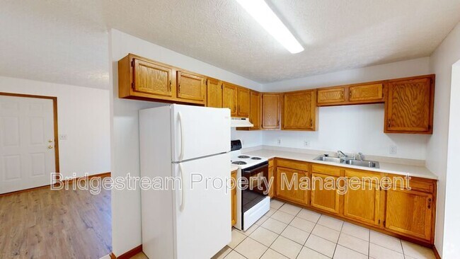 Building Photo - 198 Woodsview Dr Rental