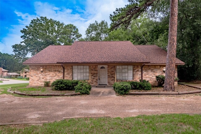 Building Photo - 2800 Lake Rd Rental