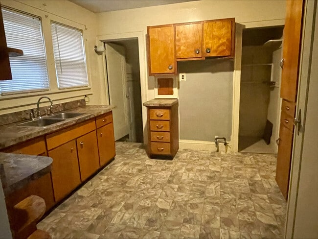 Photo - 644 Carpenter St