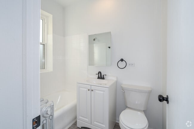 1BR, 1BA - 500SF - Bathroom