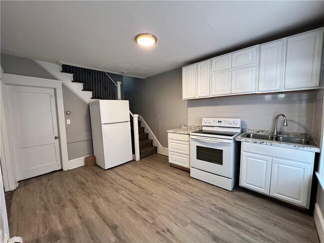 Photo - 881 Washington St Unidad B