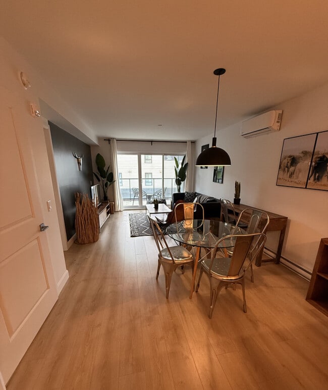 Building Photo - 2905 Rue du Grand Voyer Unit SI ID1519874P