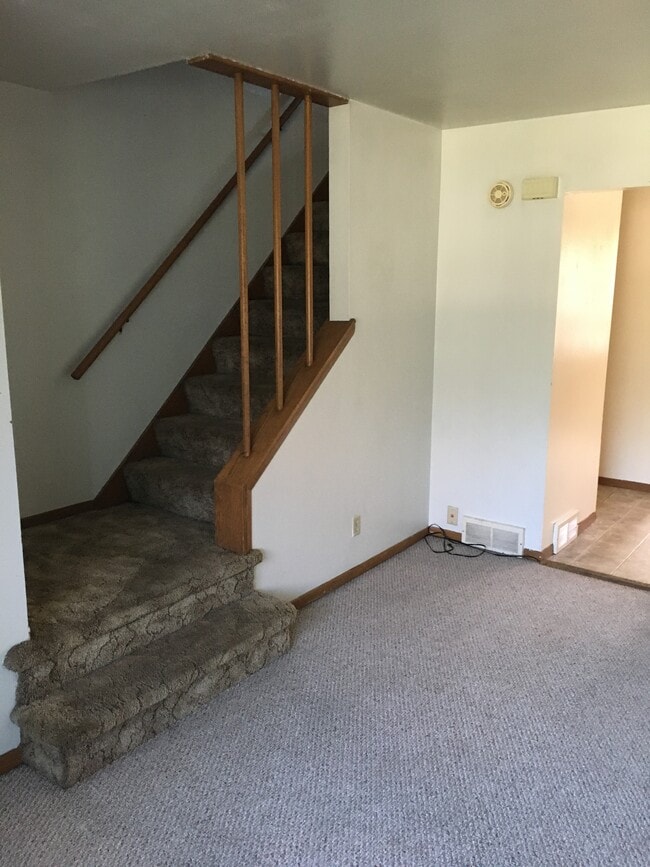 2 Story Steps - 1420 Willow Ln