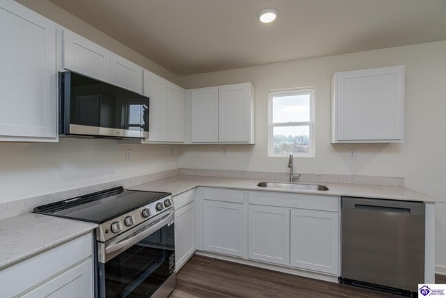 Photo - 557 Pinehurst Dr