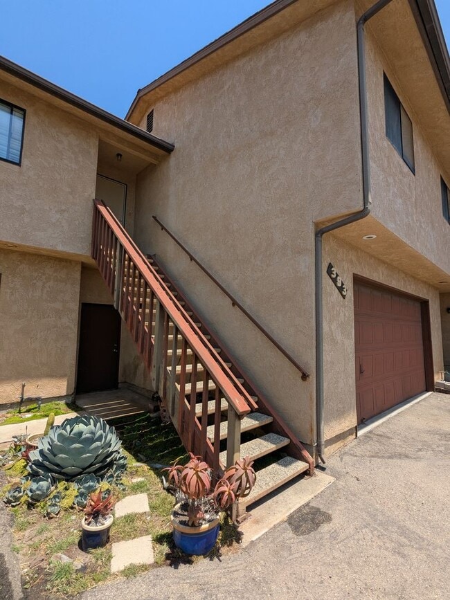 Building Photo - 393-395 Hillview St Unit 393 Hillview Street Rental
