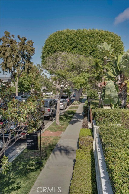 Photo - 608 Heliotrope Ave
