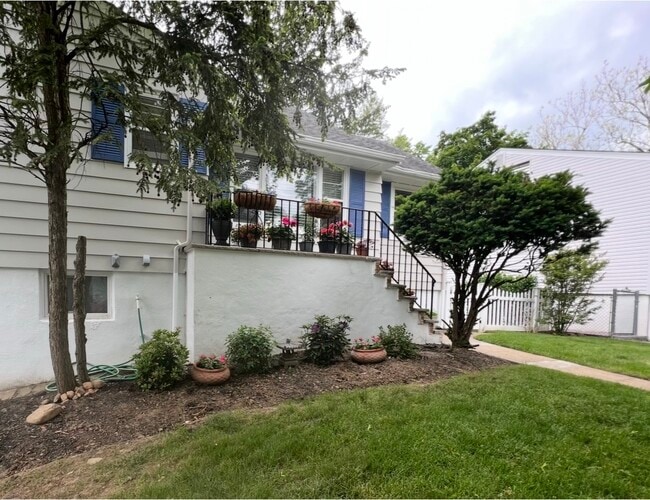 Building Photo - 18 Porter Rd