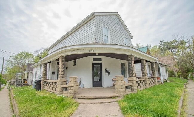 Building Photo - 800-806 N 8th / 718 Union