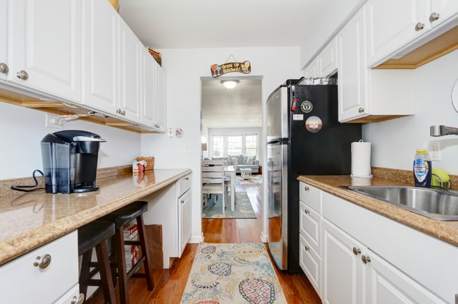 Photo - 3563 Bay Ave