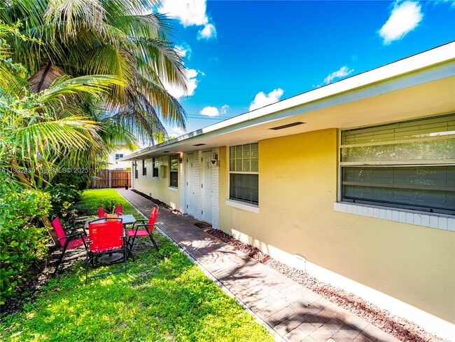 Building Photo - 2020 Miami Rd Unit B