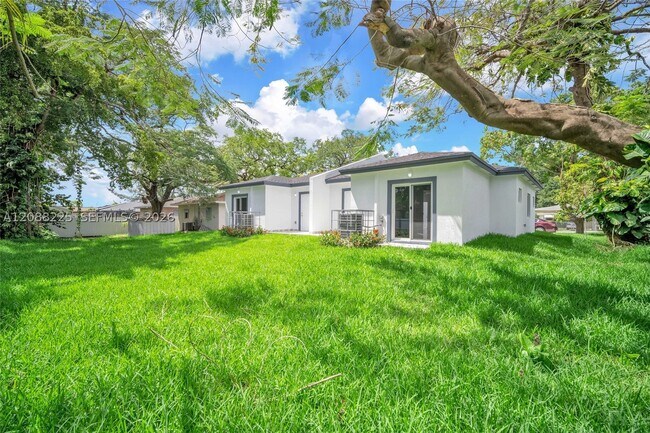 2448 NW 42nd St Unidad A