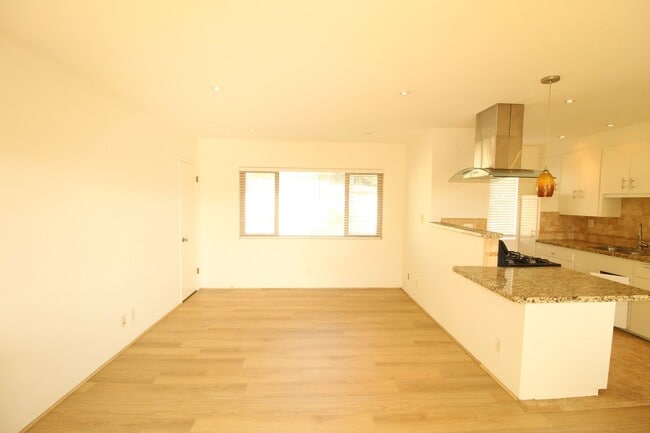 Photo - Updated Near Ventura College! Unit 111 Baylor Drive