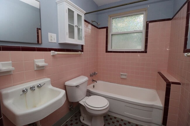 Photo - Cozy 2-Bedroom Duplex in Southeast Columbia – Brandon Acres!