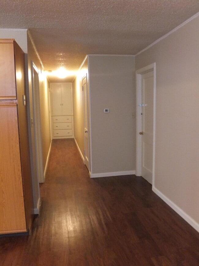 904 E D Ave