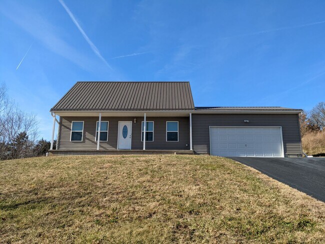 Building Photo - 3 Bedroom/2 Bath Home in Pacific School Di... Unit 145 horseshoe valley Dr