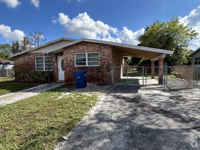 Building Photo - 6200 NW 16th St Rental