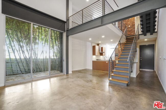 Photo - 1220 N Orange Grove Ave Unidad 7