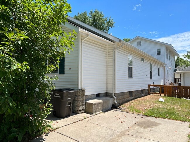 Building Photo - 321 E College St Unit Apt. A