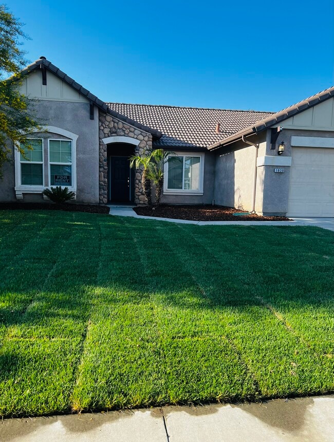 Building Photo - 1830 W Berkshire Ln