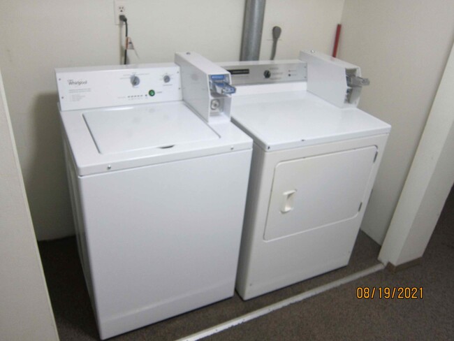 Building Photo - Available October 2025 Remodeled 2 Bedroom... Unit 15782 - 15 Rental