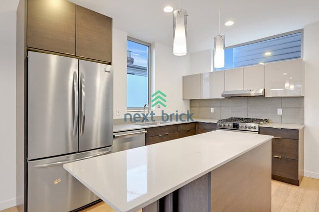 Photo - A beautiful 3 bed and 2 bathroom townhouse for rent Unit D