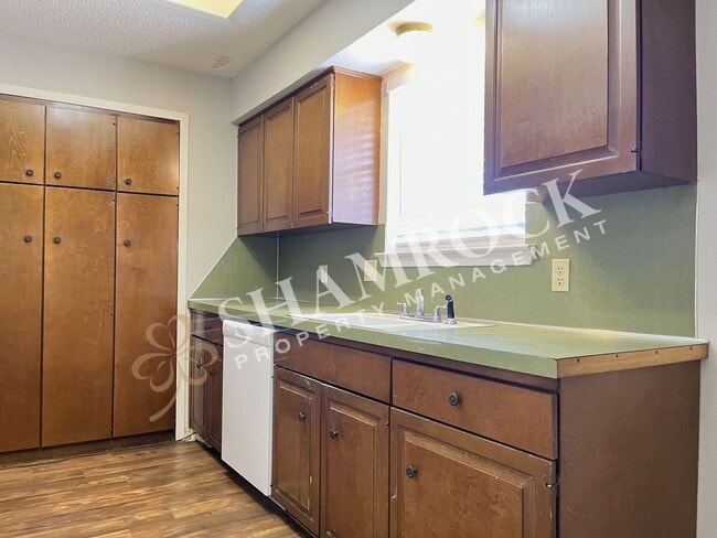 Photo - Convenient location close to shopping and Hwy 6!