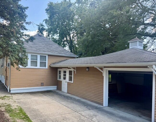 Photo - 2414 Maple Ave