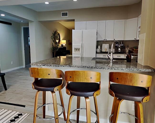 Photo - 612 Ridgewood St