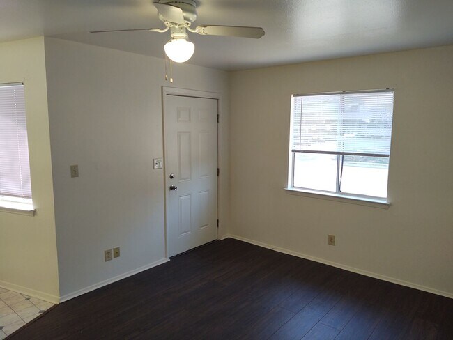 Photo - 1644 Post Rd Unit #3