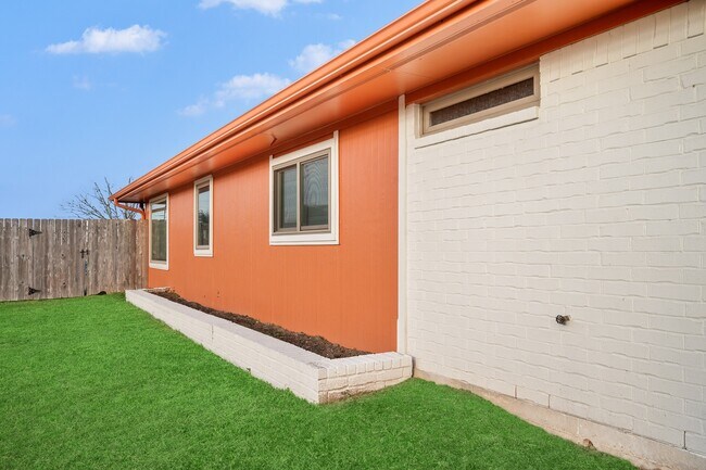 Photo - 1530 Hunter Green Ln