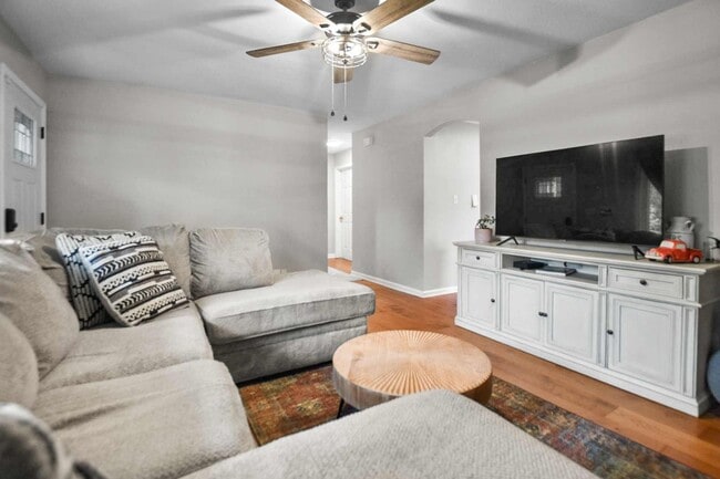 Photo - Pet Friendly Three Bedroom!