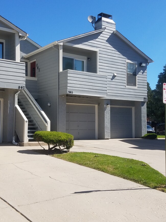 Second floor unit with balcony. Garages belong to downstairs neighbors. - 945 Tampico Court Apartment