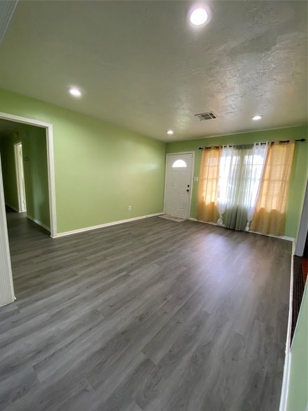 Photo - 15513 Vonnet St