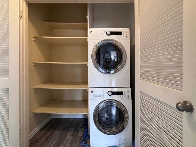 Photo - Great 2 bedroom 1 bath condo with a Covered Parking outdoor patio and in great Condition!