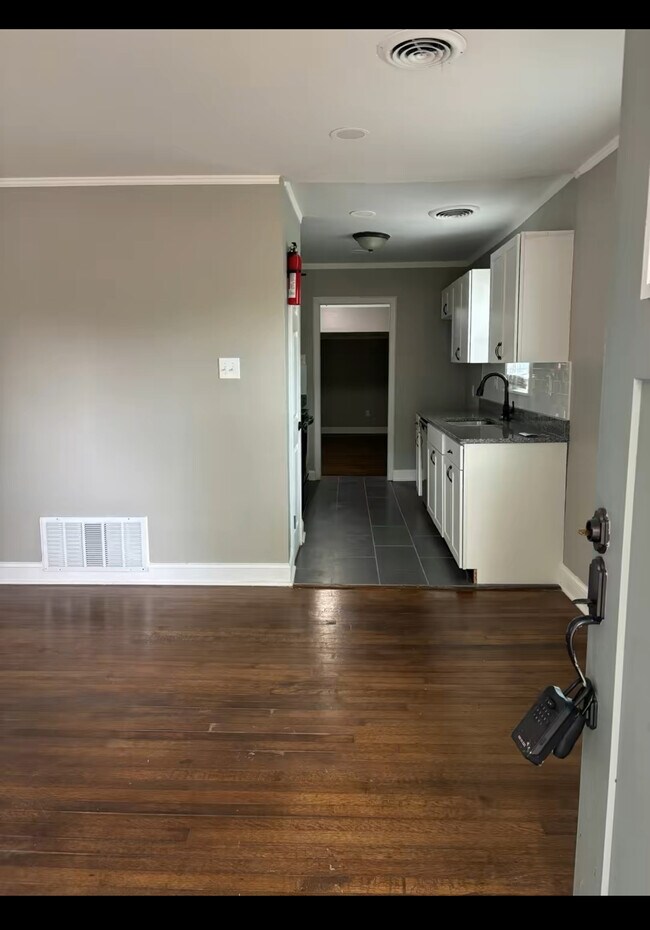 Photo - 469 Lytle St