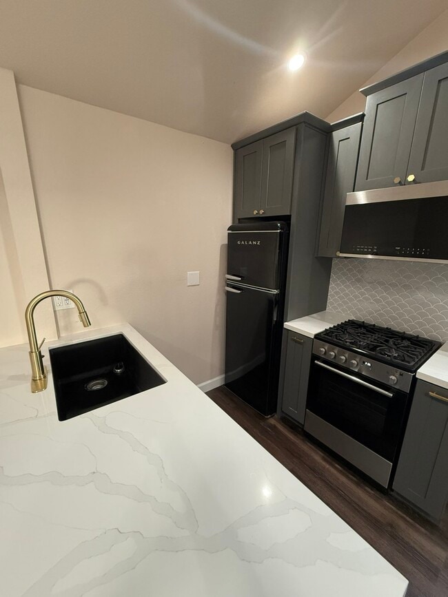 Building Photo - 764 Ohio Ave Unit 764a