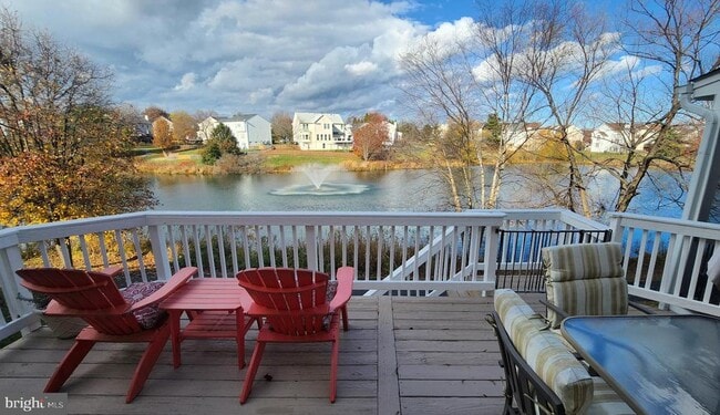 Building Photo - 44000 Kings Arms Square