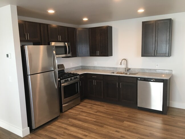 kitchen - 5305 Westmorland Dr Unit B