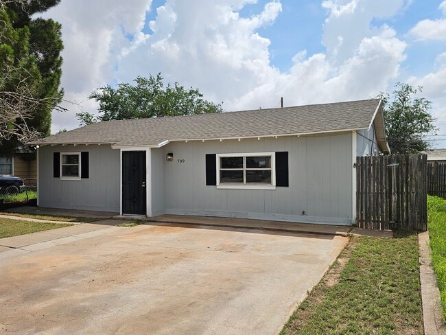 Building Photo - 709 S Benton St Rental