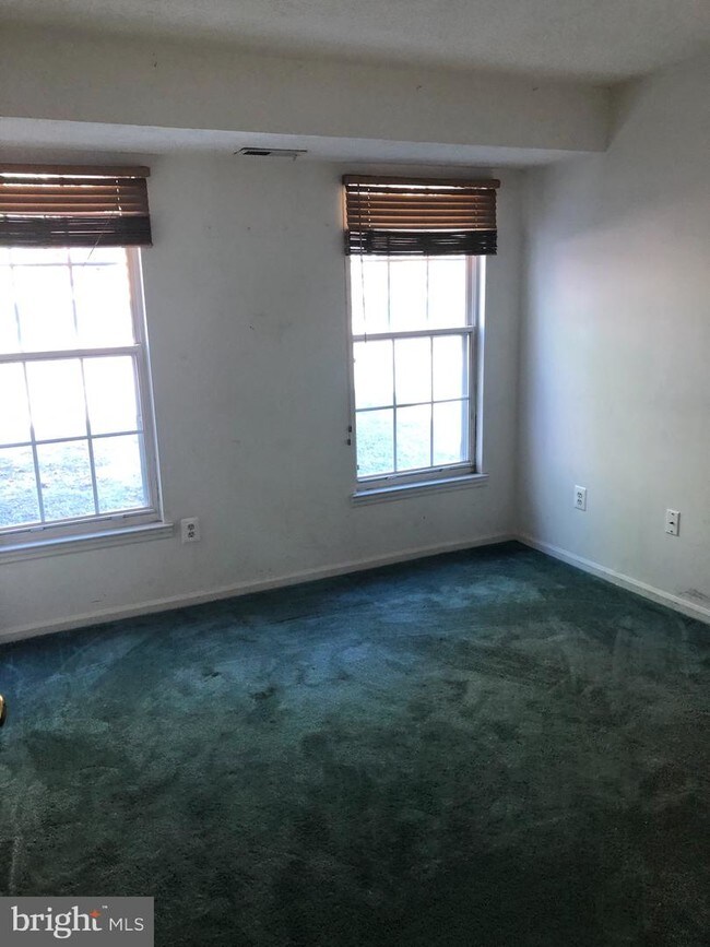 Photo - 905 Woodbridge Ct Unit G