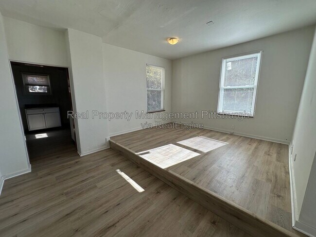 Photo - 208 Rolfe St
